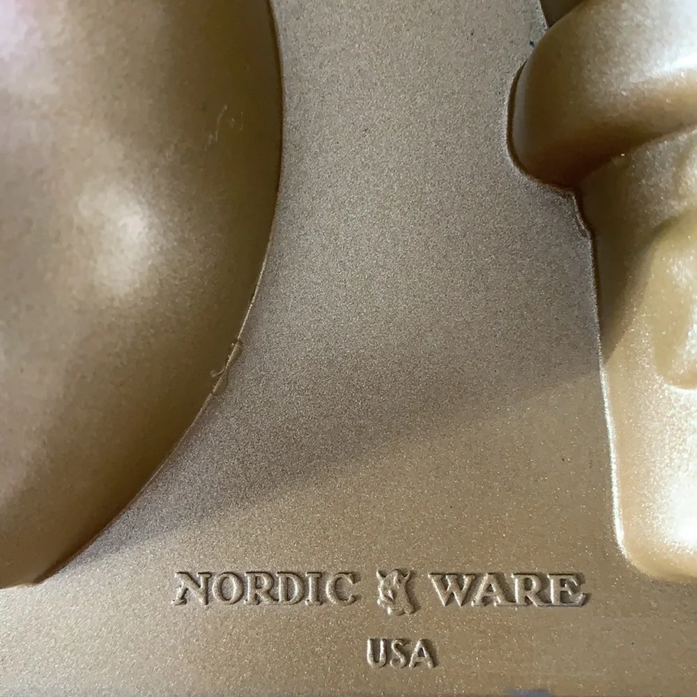 Nordic Ware Snowman cake pan